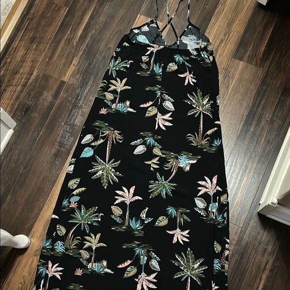Old Navy Black Tropical Print Maxi Dress - Picture 5 of 8